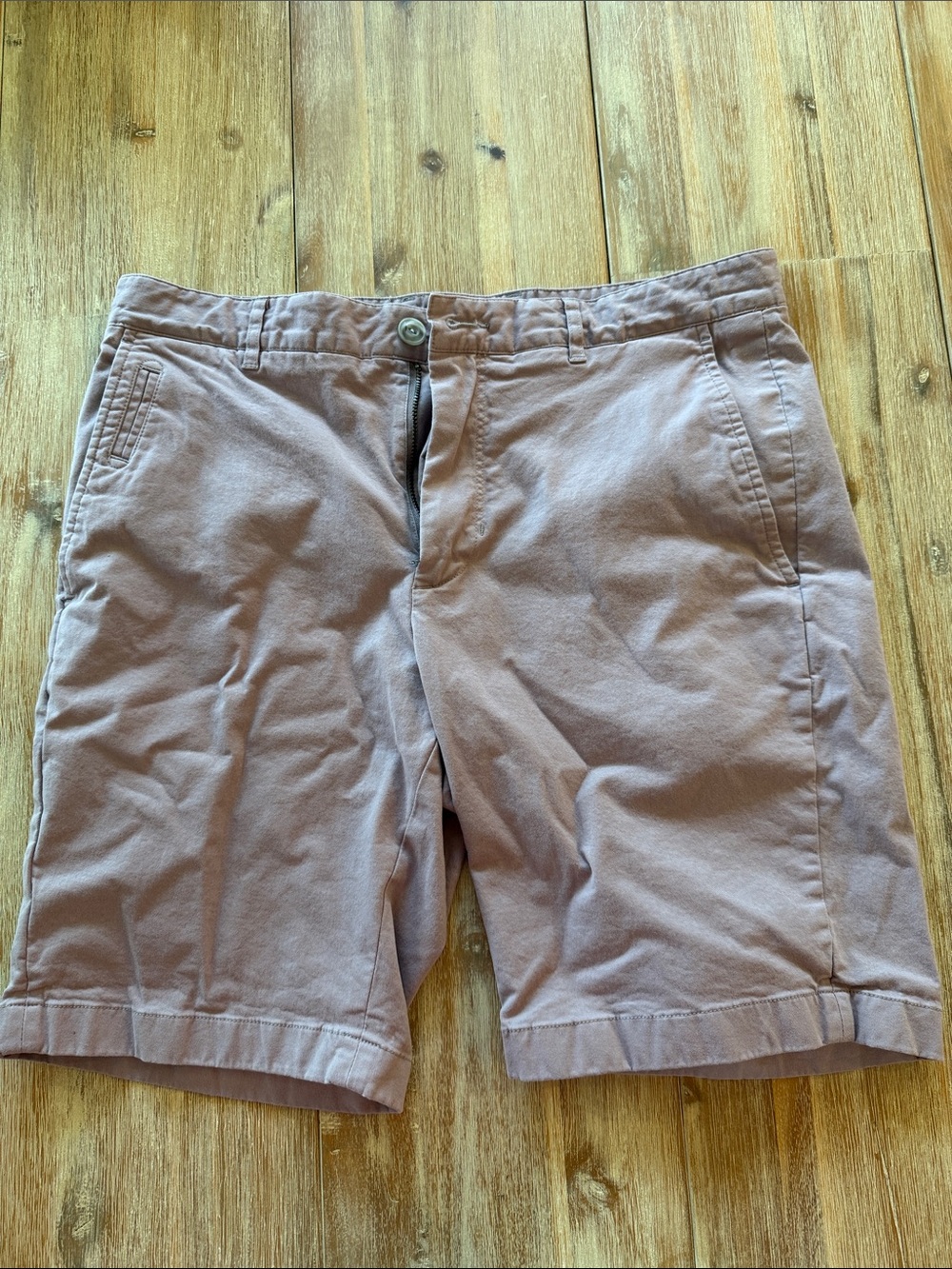 Vince Flat-Front Cotton Chino Shorts in Mauve